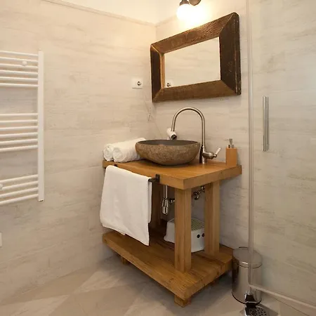 Central Chic And Cozy *